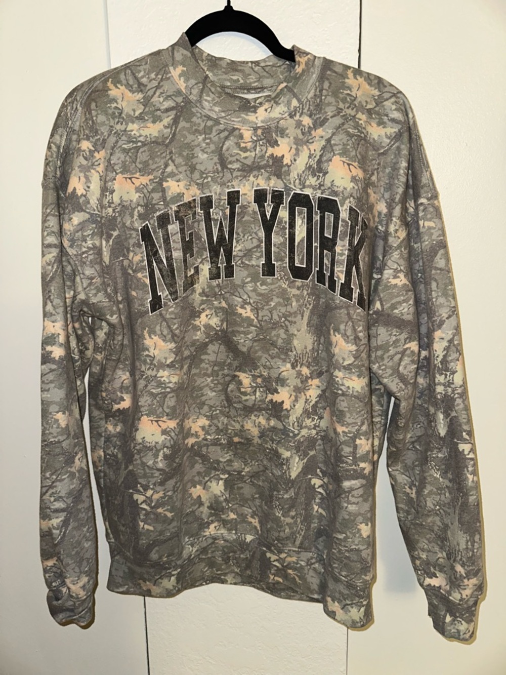 State of Mind Gray and Beige Camo New York Crewneck - Picture 2 of 6